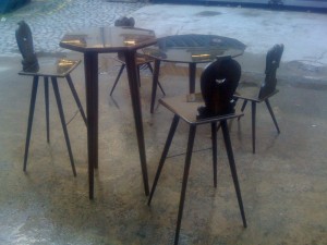 Table et chaise alsacienne acier david enjalbert 